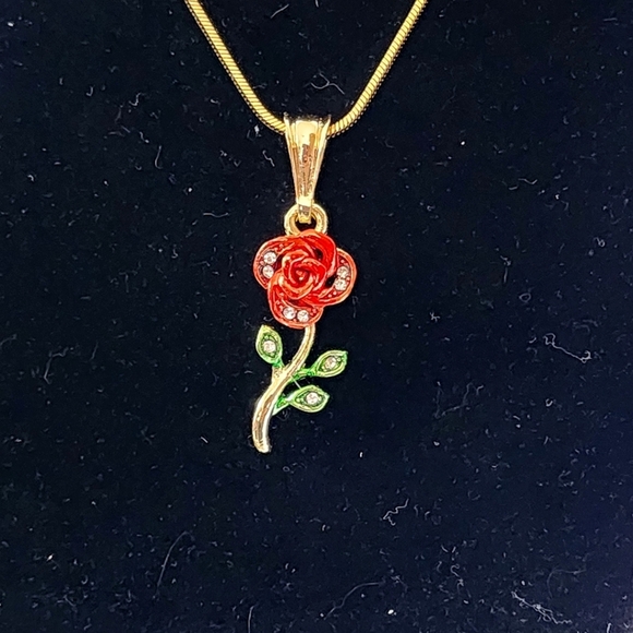Gold Red Rose Pendant with Gold Chain Necklace New - Picture 1 of 5